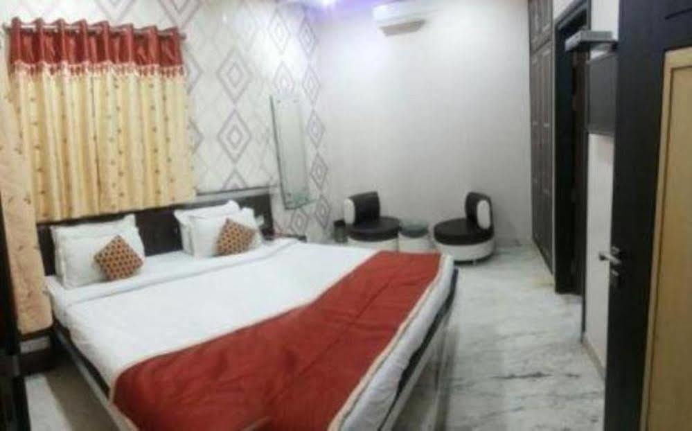 Star Hotel آغْرا المظهر الخارجي الصورة
