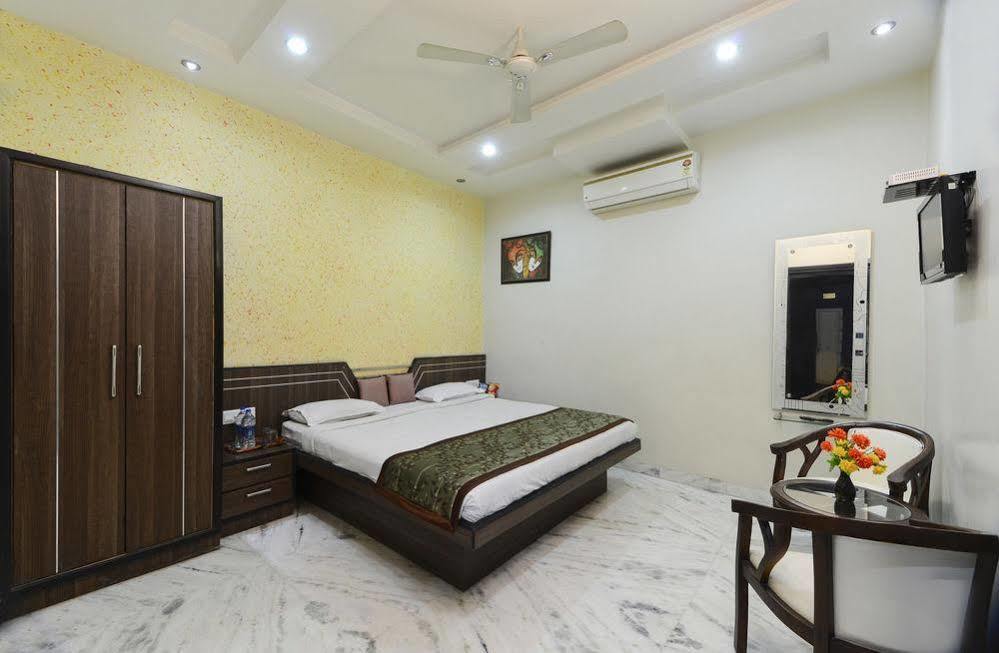 Star Hotel آغْرا المظهر الخارجي الصورة
