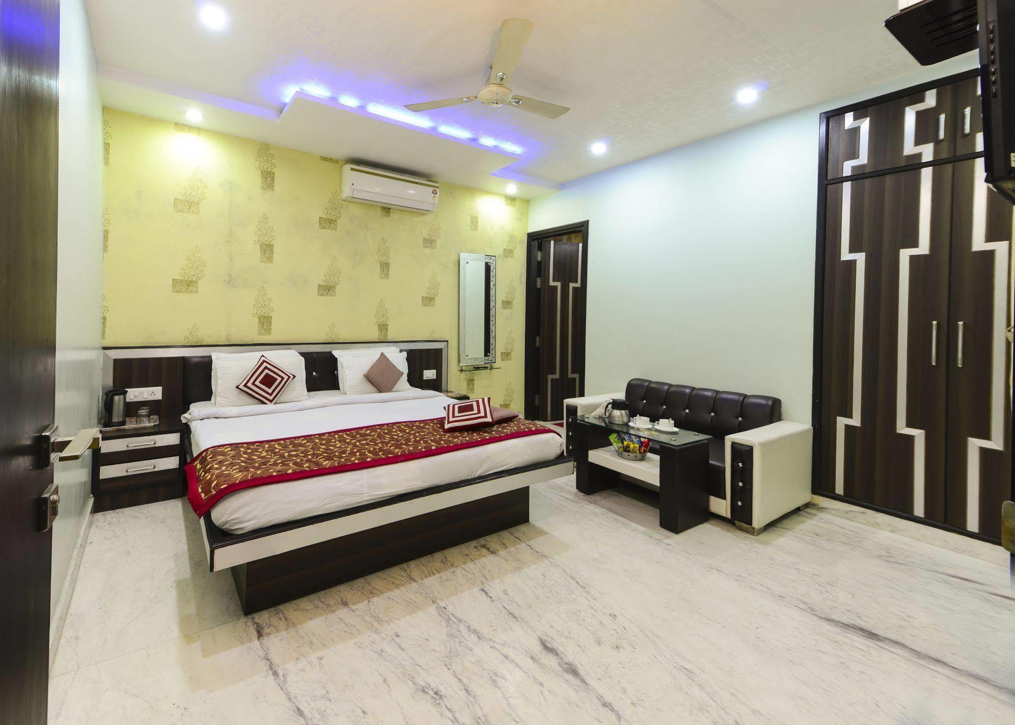 Star Hotel آغْرا المظهر الخارجي الصورة