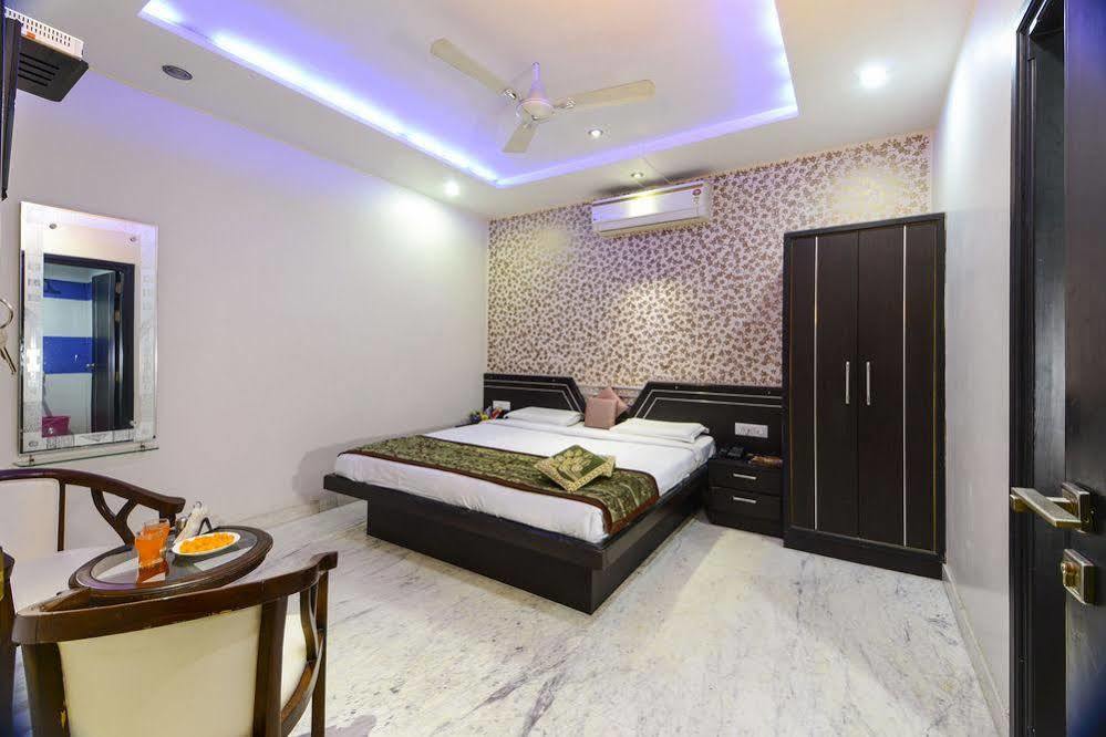 Star Hotel آغْرا المظهر الخارجي الصورة