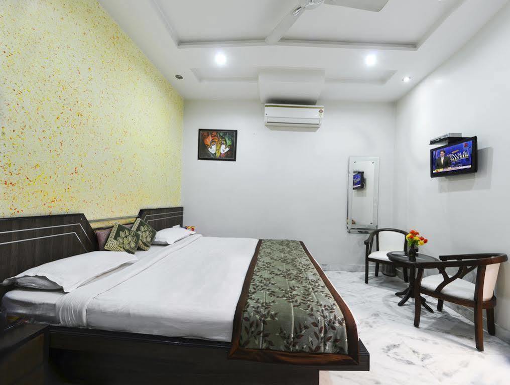 Star Hotel آغْرا المظهر الخارجي الصورة